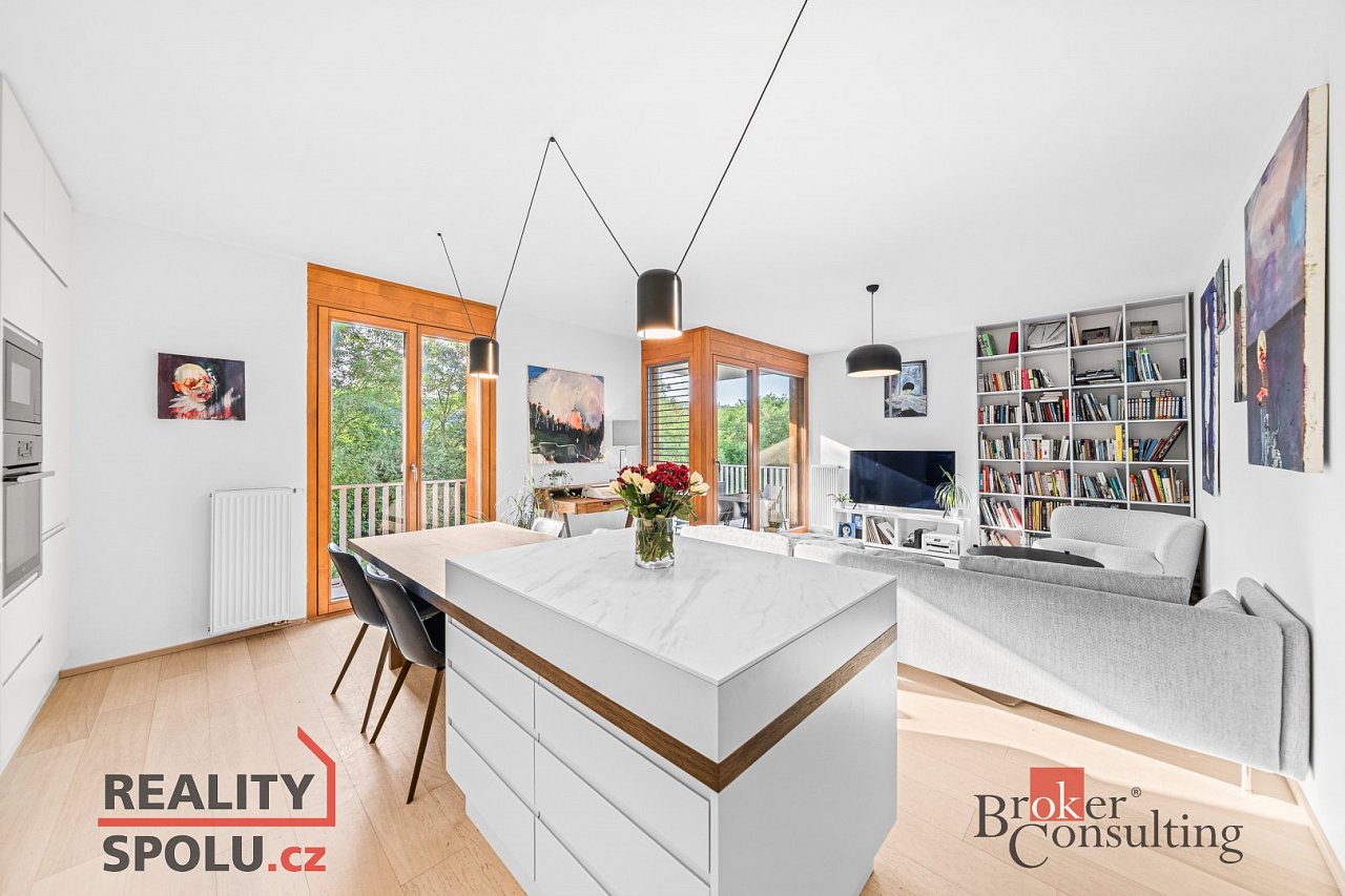 Nadstandardní, prostorný a praktický byt 4+kk –