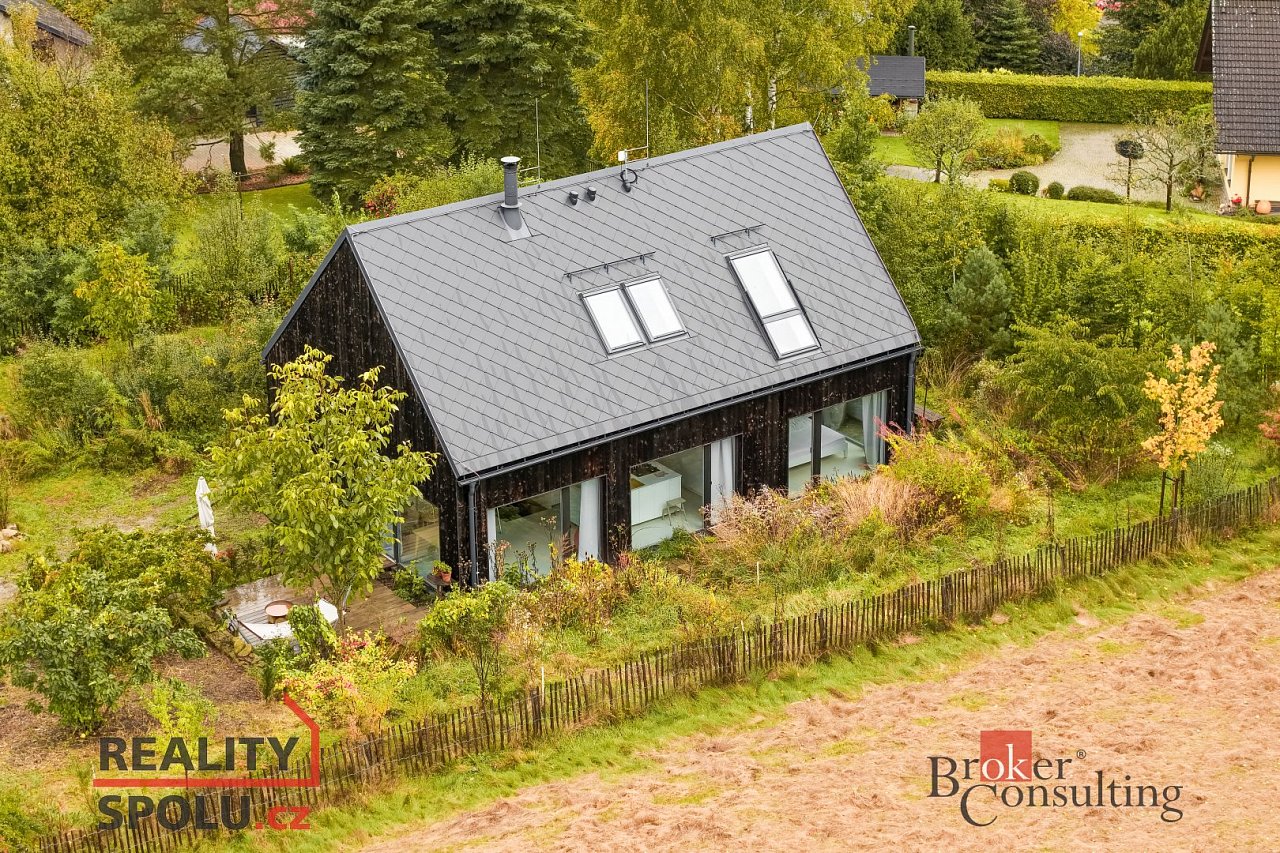 Prodej moderní dřevostavby s velkou zahradou –